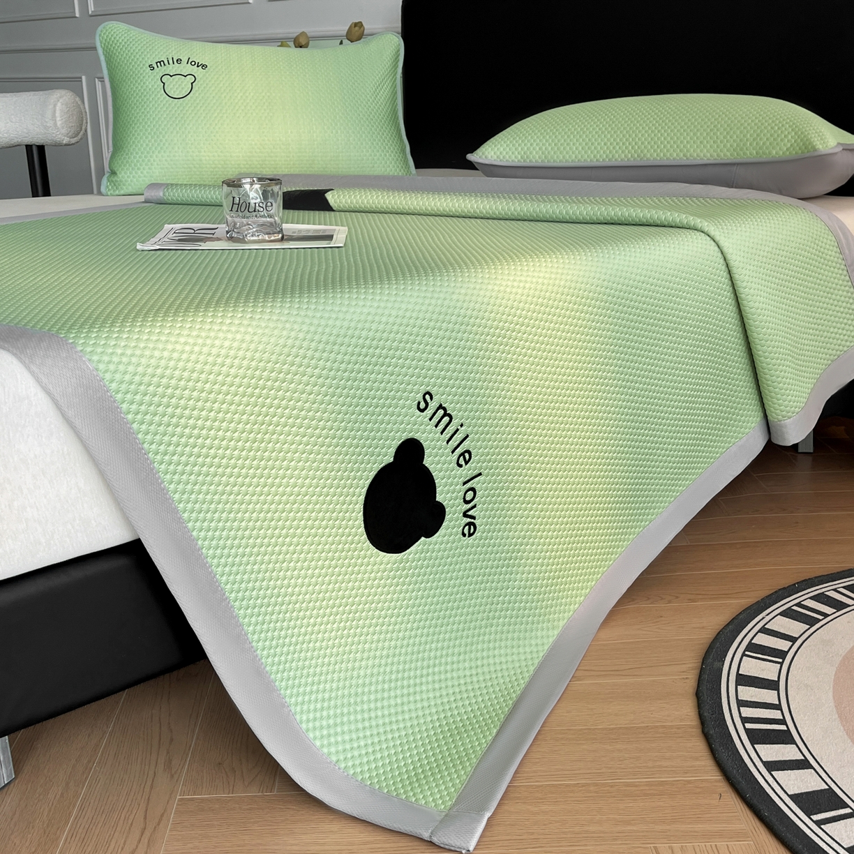 91家纺网 家纺一手货源 找家纺 奇丝雅 2025新款冰豆豆凉席冰丝床单单件冰丝席家用单人学生宿舍上下铺寝室-成人款八宝熊  -绿