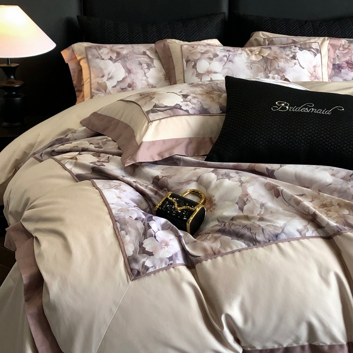 91家纺网 家纺一手货源 找家纺 佳汐蓝家纺 2025秋冬新款臻棉磨毛数码印花大拼角四件套 嘉园-咖