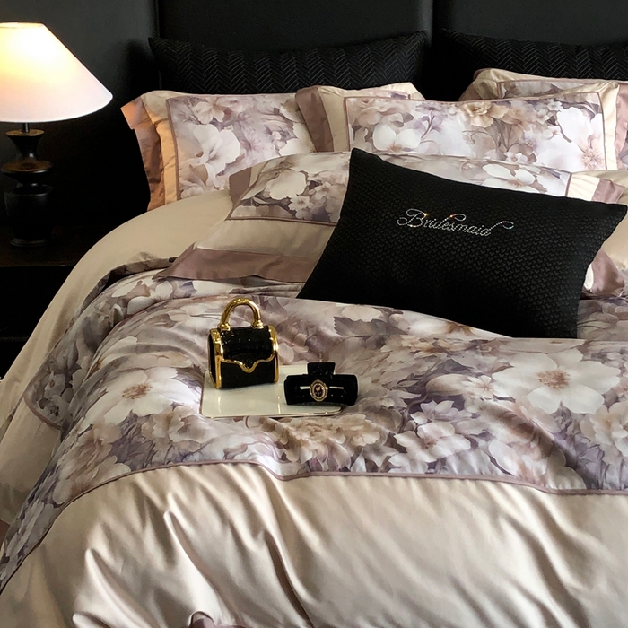 91家纺网 家纺一手货源 找家纺 佳汐蓝家纺 2025秋冬新款臻棉磨毛数码印花大拼角四件套 嘉园-咖