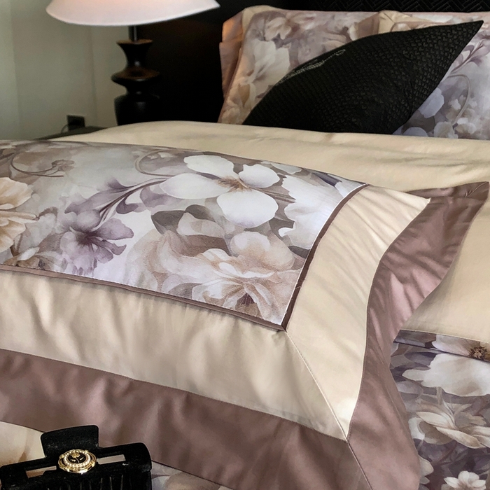 91家纺网 家纺一手货源 找家纺 佳汐蓝家纺 2025秋冬新款臻棉磨毛数码印花大拼角四件套 嘉园-咖