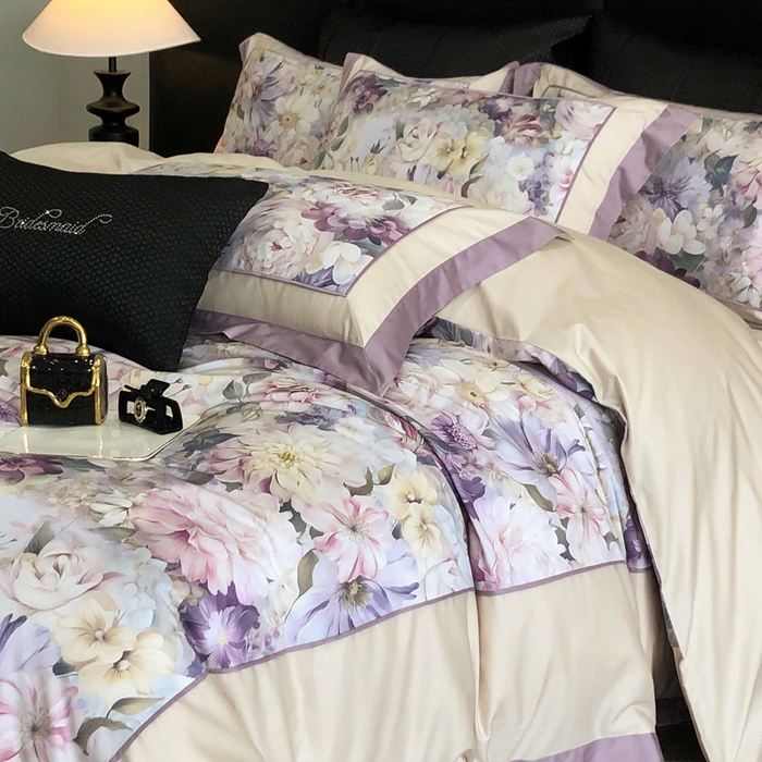 91家纺网 家纺一手货源 找家纺 佳汐蓝家纺 2025秋冬新款臻棉磨毛数码印花大拼角四件套 娇晓-紫