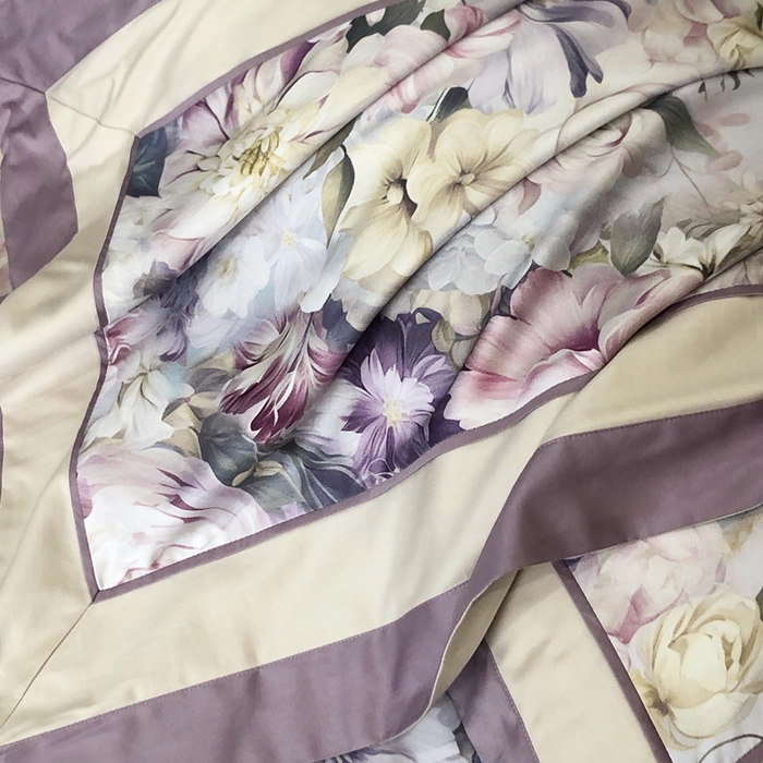 91家纺网 家纺一手货源 找家纺 佳汐蓝家纺 2025秋冬新款臻棉磨毛数码印花大拼角四件套 娇晓-紫