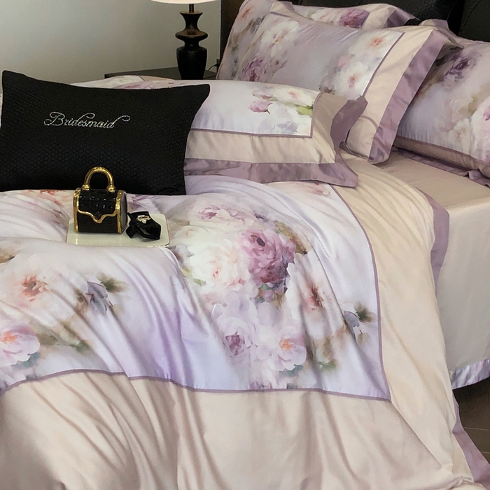 91家纺网 家纺一手货源 找家纺 佳汐蓝家纺 2025秋冬新款臻棉磨毛数码印花大拼角四件套 萧然-粉