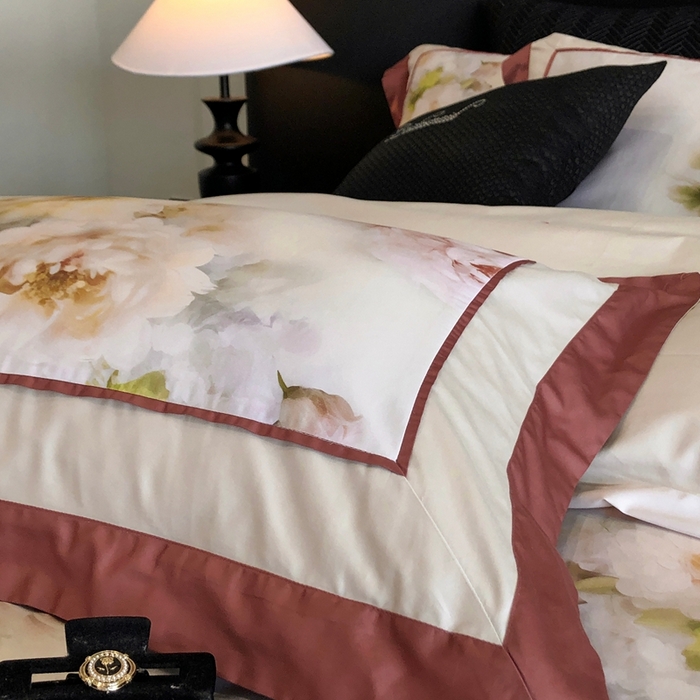 91家纺网 家纺一手货源 找家纺 佳汐蓝家纺 2025秋冬新款臻棉磨毛数码印花大拼角四件套 萧然-黄