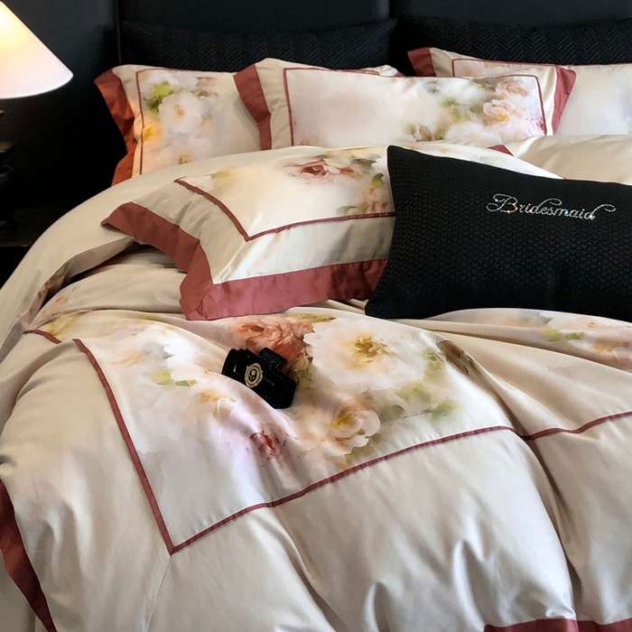 91家纺网 家纺一手货源 找家纺 佳汐蓝家纺 2025秋冬新款臻棉磨毛数码印花大拼角四件套 萧然-黄