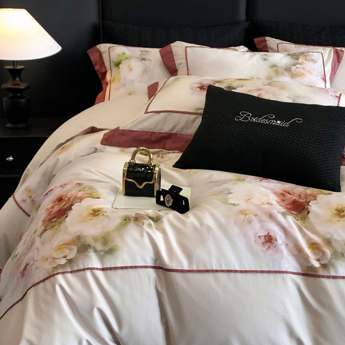 91家纺网 家纺一手货源 找家纺 佳汐蓝家纺 2025秋冬新款臻棉磨毛数码印花大拼角四件套 萧然-黄