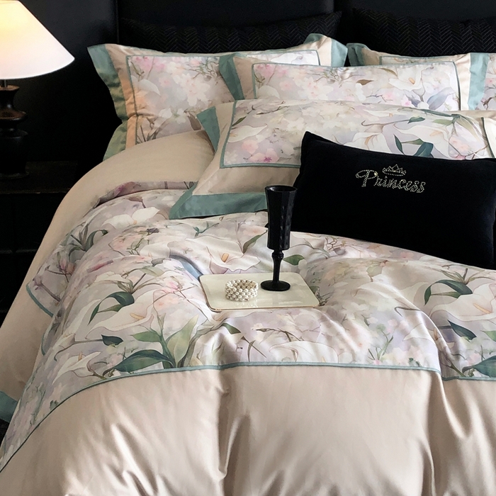 91家纺网 家纺一手货源 找家纺 佳汐蓝家纺 2025秋冬新款臻棉磨毛数码印花大拼角四件套 雅佳茹-粉