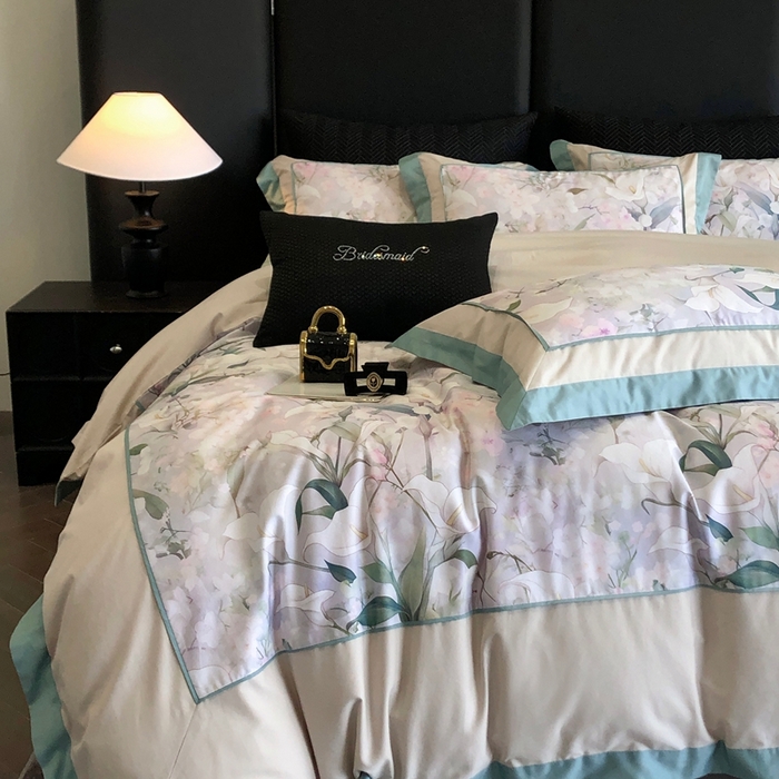 91家纺网 家纺一手货源 找家纺 佳汐蓝家纺 2025秋冬新款臻棉磨毛数码印花大拼角四件套 雅佳茹-粉