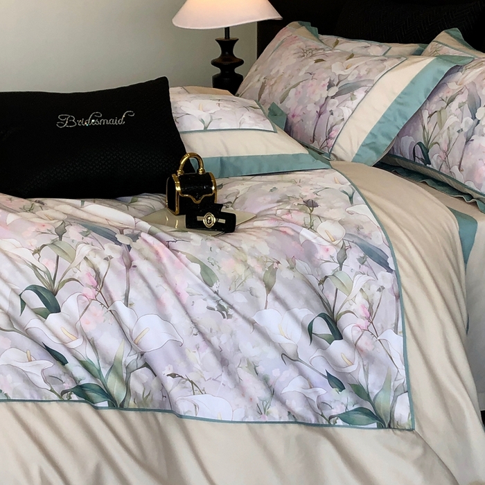 91家纺网 家纺一手货源 找家纺 佳汐蓝家纺 2025秋冬新款臻棉磨毛数码印花大拼角四件套 雅佳茹-粉