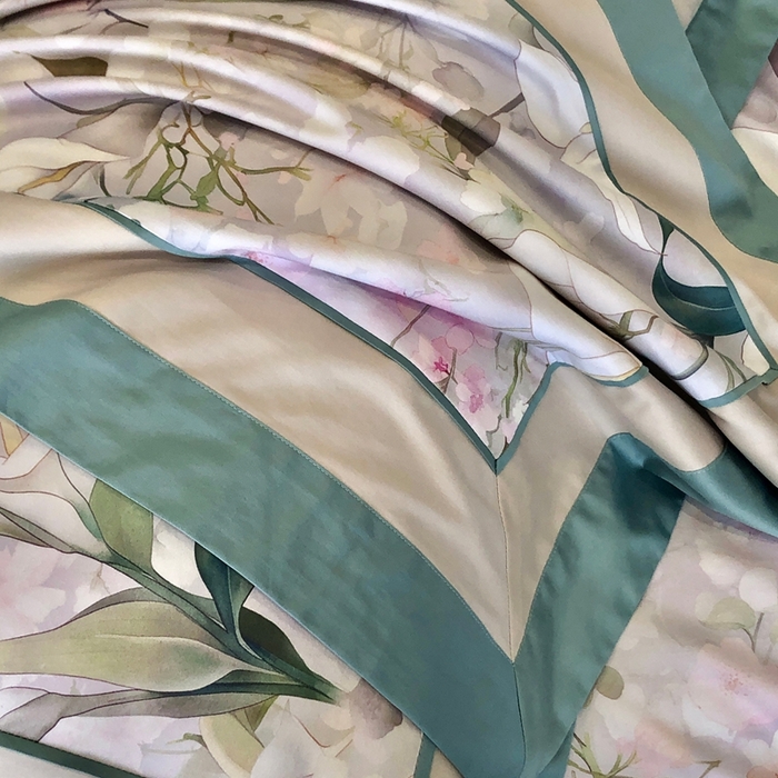 91家纺网 家纺一手货源 找家纺 佳汐蓝家纺 2025秋冬新款臻棉磨毛数码印花大拼角四件套 雅佳茹-粉