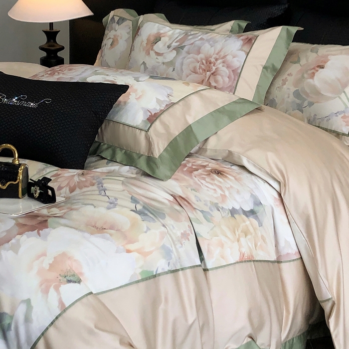 91家纺网 家纺一手货源 找家纺 佳汐蓝家纺 2025秋冬新款臻棉磨毛数码印花大拼角四件套 芸霞-黄