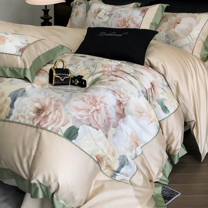 91家纺网 家纺一手货源 找家纺 佳汐蓝家纺 2025秋冬新款臻棉磨毛数码印花大拼角四件套 芸霞-黄