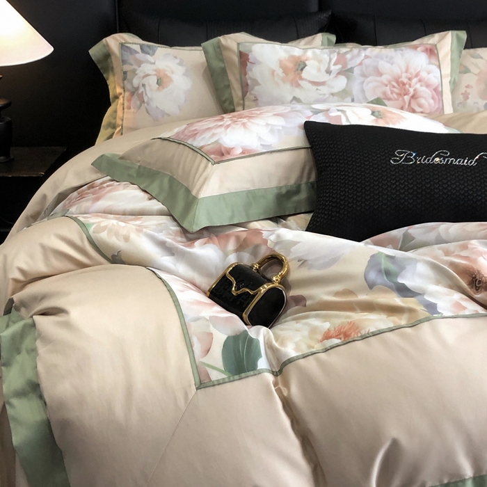 91家纺网 家纺一手货源 找家纺 佳汐蓝家纺 2025秋冬新款臻棉磨毛数码印花大拼角四件套 芸霞-黄