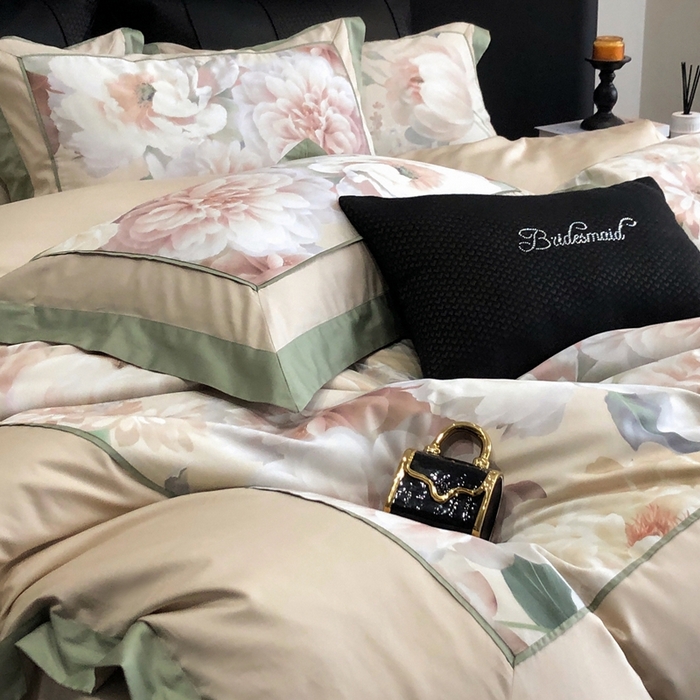 91家纺网 家纺一手货源 找家纺 佳汐蓝家纺 2025秋冬新款臻棉磨毛数码印花大拼角四件套 芸霞-黄