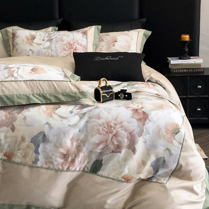 91家纺网 家纺一手货源 找家纺 佳汐蓝家纺 2025秋冬新款臻棉磨毛数码印花大拼角四件套 芸霞-黄