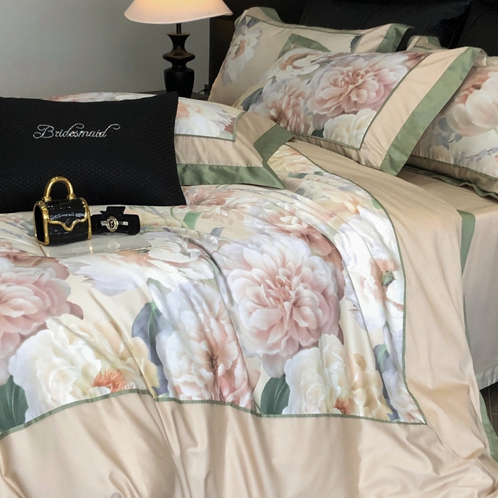 91家纺网 家纺一手货源 找家纺 佳汐蓝家纺 2025秋冬新款臻棉磨毛数码印花大拼角四件套 芸霞-黄