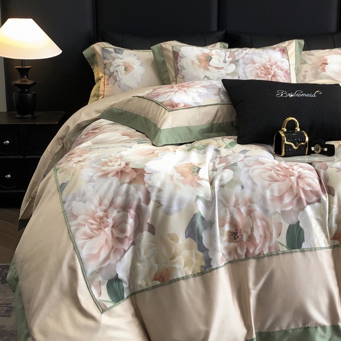 91家纺网 家纺一手货源 找家纺 佳汐蓝家纺 2025秋冬新款臻棉磨毛数码印花大拼角四件套 芸霞-黄