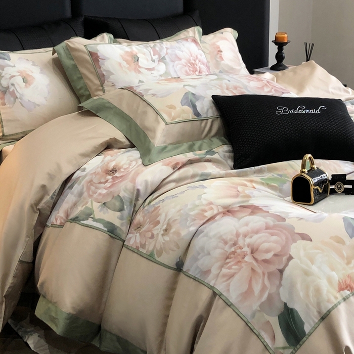 91家纺网 家纺一手货源 找家纺 佳汐蓝家纺 2025秋冬新款臻棉磨毛数码印花大拼角四件套 芸霞-黄