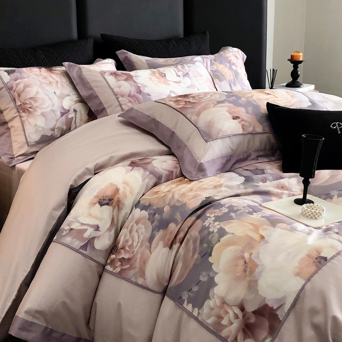 91家纺网 家纺一手货源 找家纺 佳汐蓝家纺 2025秋冬新款臻棉磨毛数码印花大拼角四件套 雲霞-藕色