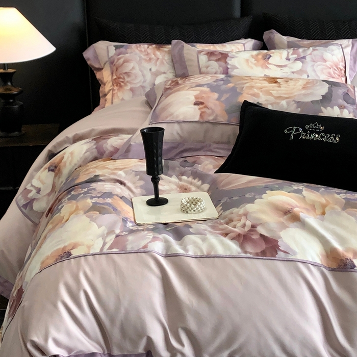 91家纺网 家纺一手货源 找家纺 佳汐蓝家纺 2025秋冬新款臻棉磨毛数码印花大拼角四件套 雲霞-藕色