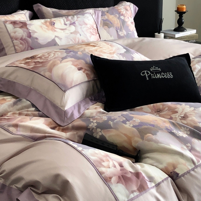 91家纺网 家纺一手货源 找家纺 佳汐蓝家纺 2025秋冬新款臻棉磨毛数码印花大拼角四件套 雲霞-藕色