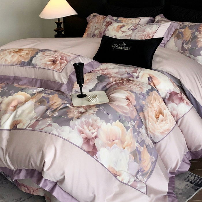 91家纺网 家纺一手货源 找家纺 佳汐蓝家纺 2025秋冬新款臻棉磨毛数码印花大拼角四件套 雲霞-藕色