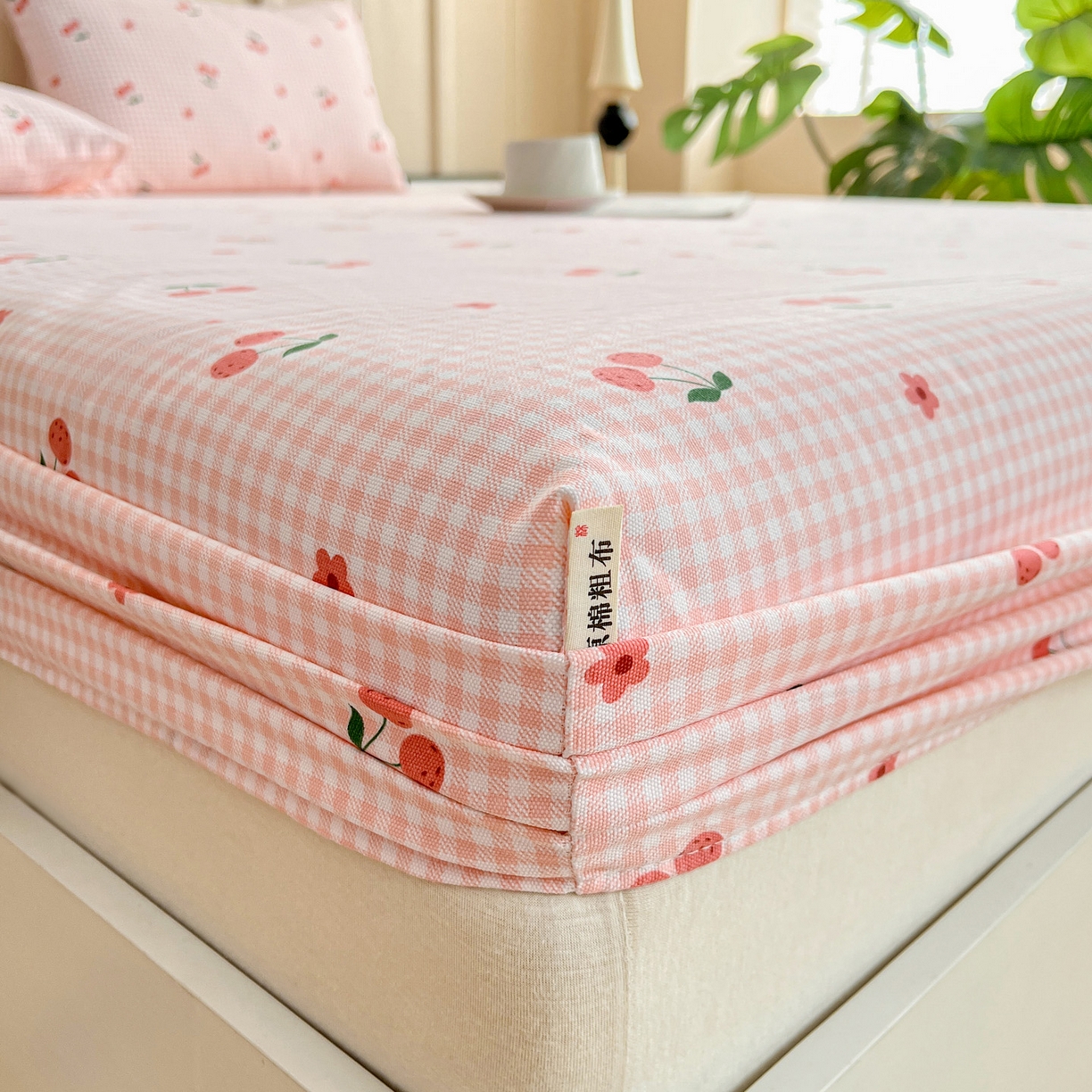 91家纺网 家纺一手货源 找家纺 金泰莱 2025新款升级细纱原棉老粗布印花单床笠床笠单件单品床笠 格子樱桃
