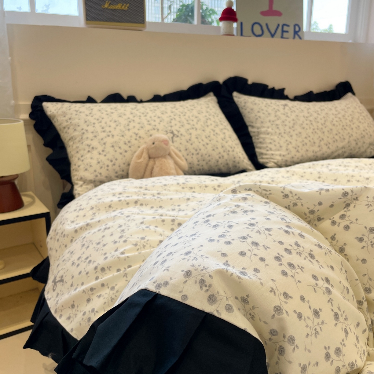 91家纺网 家纺一手货源 找家纺 羚羊语家纺 2025秋冬新款复古小清新花边款40支全棉纯棉轻法式13372小清新喷气印花 秋日来信