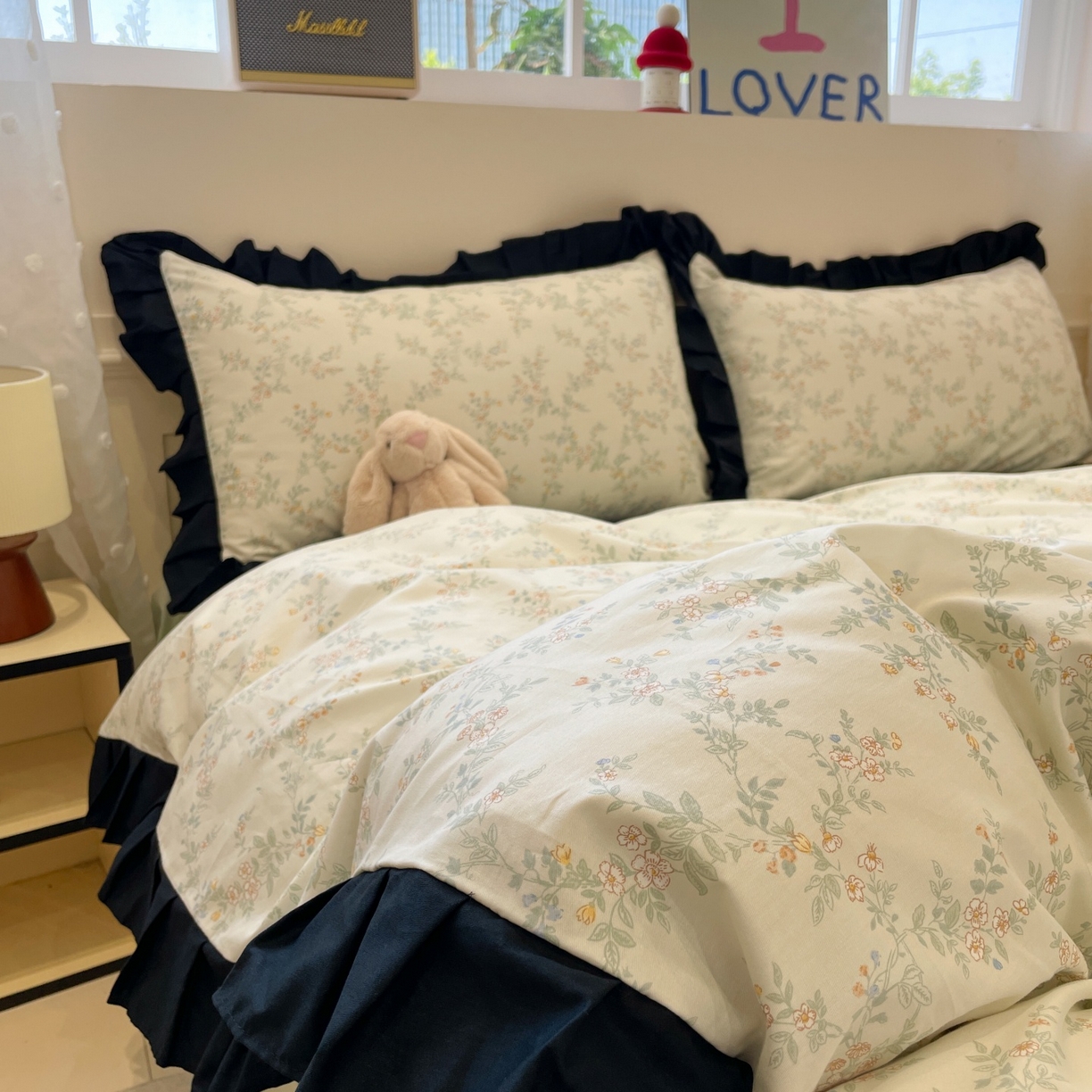 91家纺网 家纺一手货源 找家纺 羚羊语家纺 2025秋冬新款复古小清新花边款40支全棉纯棉轻法式13372小清新喷气印花 铃兰物语