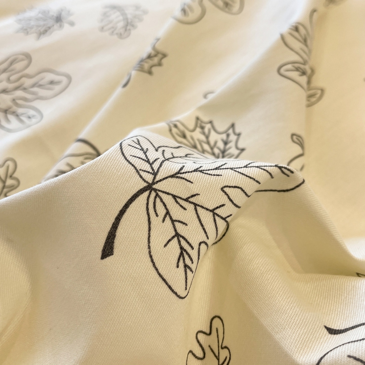 91家纺网 家纺一手货源 找家纺 羚羊语家纺 2025秋冬新款复古小清新花边款40支全棉纯棉轻法式13372小清新喷气印花 繁花一梦