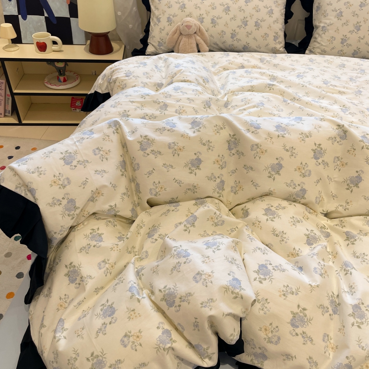 91家纺网 家纺一手货源 找家纺 羚羊语家纺 2025秋冬新款复古小清新花边款40支全棉纯棉轻法式13372小清新喷气印花 晨露雨季