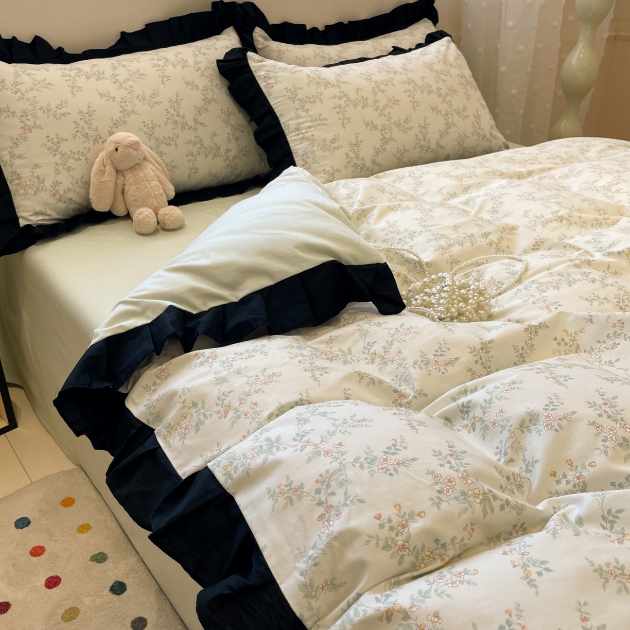 91家纺网 家纺一手货源 找家纺 羚羊语家纺 2025秋冬新款复古小清新花边款40支全棉纯棉轻法式13372小清新喷气印花 铃兰物语