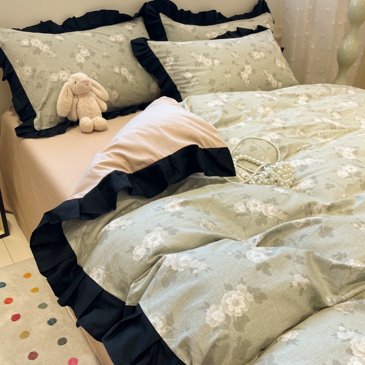 91家纺网 家纺一手货源 找家纺 羚羊语家纺 2025秋冬新款复古小清新花边款40支全棉纯棉轻法式13372小清新喷气印花 青野时光