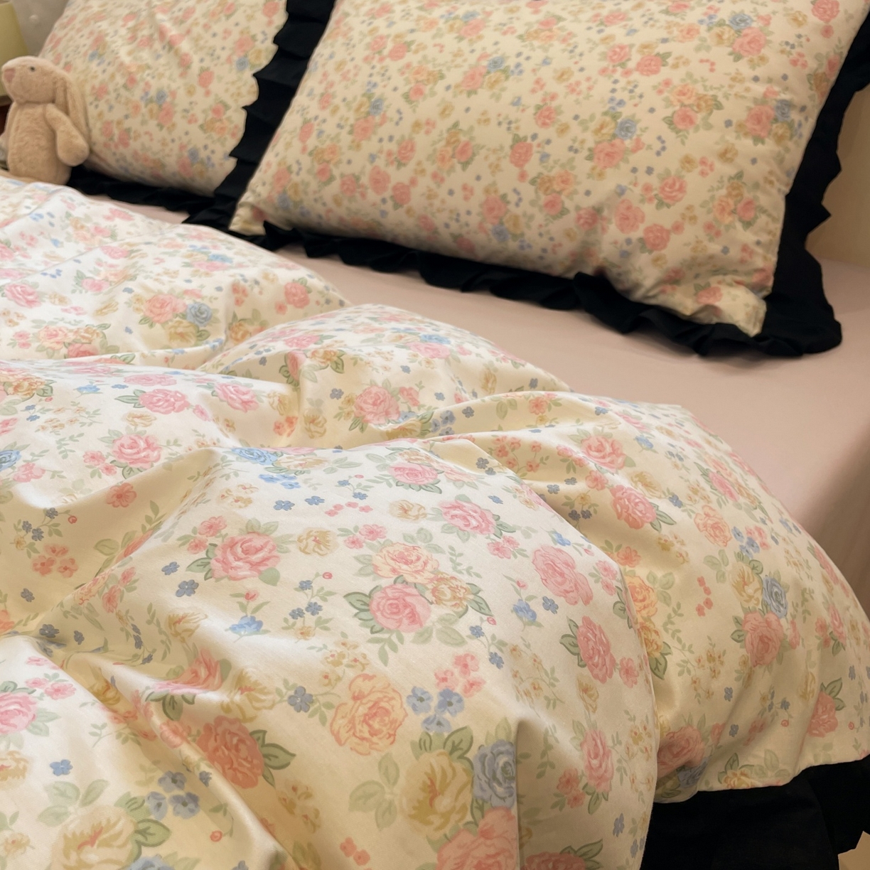 91家纺网 家纺一手货源 找家纺 羚羊语家纺 2025秋冬新款复古小清新花边款40支全棉纯棉轻法式13372小清新喷气印花 莫奈花园