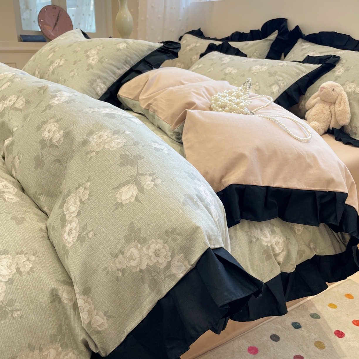 91家纺网 家纺一手货源 找家纺 羚羊语家纺 2025秋冬新款复古小清新花边款40支全棉纯棉轻法式13372小清新喷气印花 青野时光