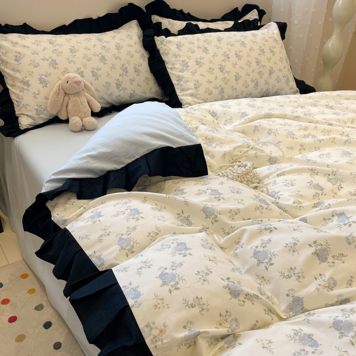 91家纺网 家纺一手货源 找家纺 羚羊语家纺 2025秋冬新款复古小清新花边款40支全棉纯棉轻法式13372小清新喷气印花 晨露雨季