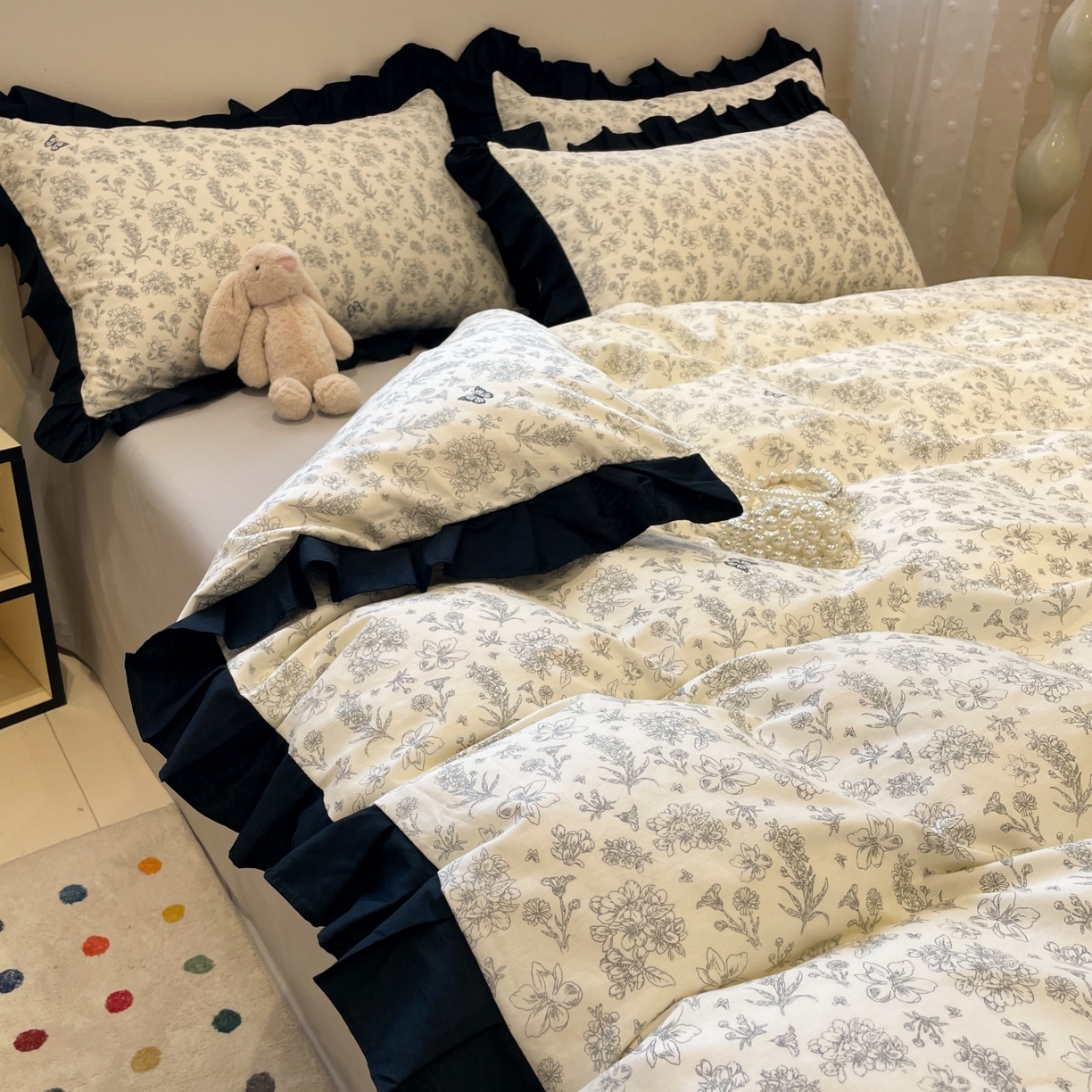 91家纺网 家纺一手货源 找家纺 羚羊语家纺 2025秋冬新款复古小清新花边款40支全棉纯棉轻法式13372小清新喷气印花 椿庭序