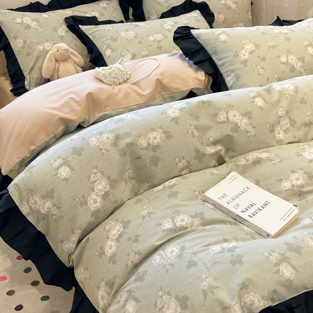 91家纺网 家纺一手货源 找家纺 羚羊语家纺 2025秋冬新款复古小清新花边款40支全棉纯棉轻法式13372小清新喷气印花 青野时光