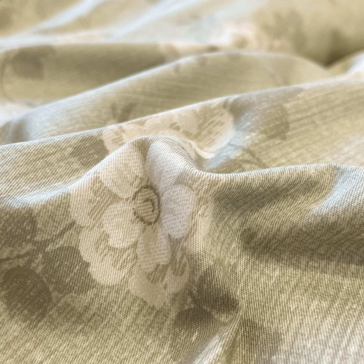 91家纺网 家纺一手货源 找家纺 羚羊语家纺 2025秋冬新款复古小清新花边款40支全棉纯棉轻法式13372小清新喷气印花 青野时光