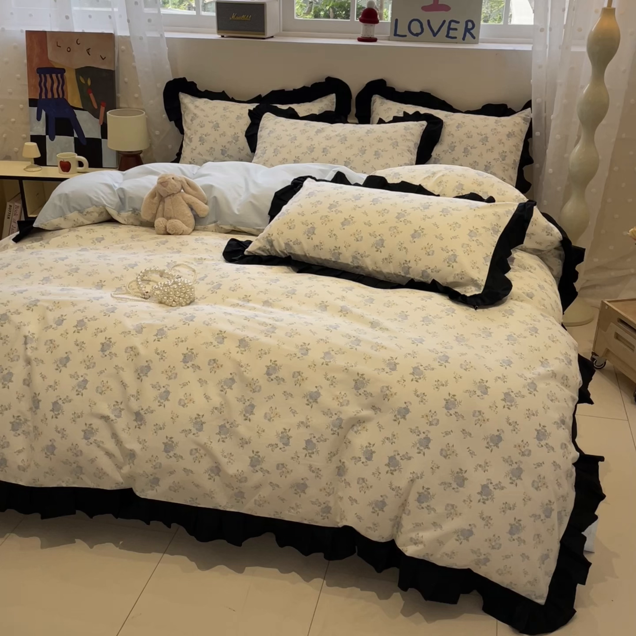 91家纺网 家纺一手货源 找家纺 羚羊语家纺 2025秋冬新款复古小清新花边款40支全棉纯棉轻法式13372小清新喷气印花 晨露雨季