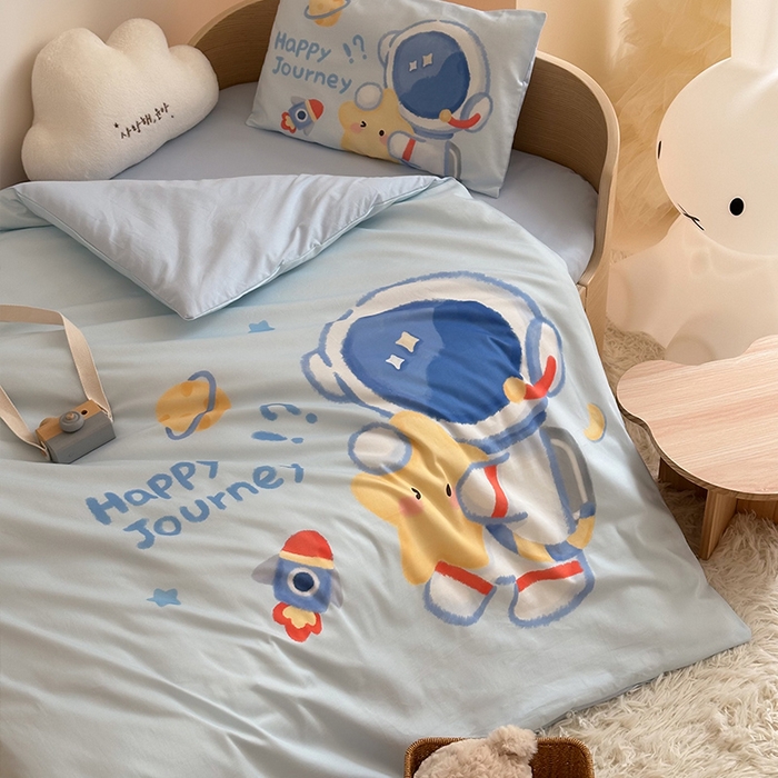 91家纺网 家纺一手货源 找家纺 （总）嗨生活 2025新款A类全棉纯棉40s数码印花原创大版卡通幼儿园套件 幼儿园三件套