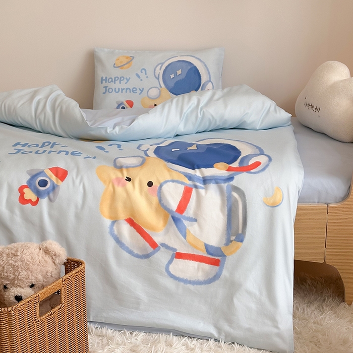 91家纺网 家纺一手货源 找家纺 （总）嗨生活 2025新款A类全棉纯棉40s数码印花原创大版卡通幼儿园套件 幼儿园三件套