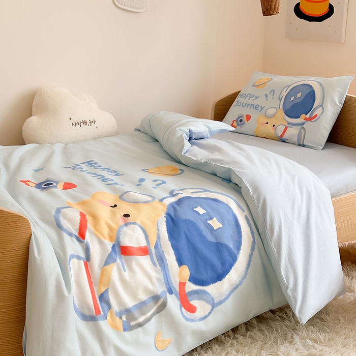 91家纺网 家纺一手货源 找家纺 （总）嗨生活 2025新款A类全棉纯棉40s数码印花原创大版卡通幼儿园套件 幼儿园三件套