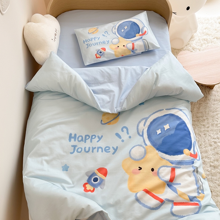 91家纺网 家纺一手货源 找家纺 （总）嗨生活 2025新款A类全棉纯棉40s数码印花原创大版卡通幼儿园套件 幼儿园三件套