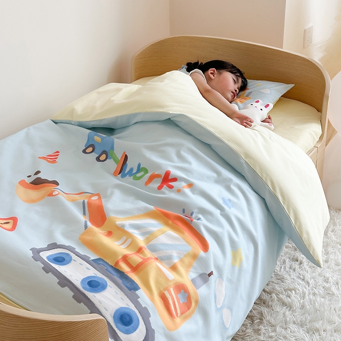 91家纺网 家纺一手货源 找家纺 （总）嗨生活 2025新款A类全棉纯棉40s数码印花原创大版卡通幼儿园套件 幼儿园三件套