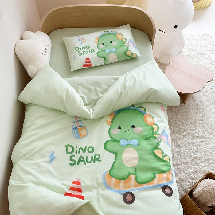 91家纺网 家纺一手货源 找家纺 嗨生活 2025新款A类全棉纯棉40s数码印花原创大版卡通幼儿园套件 幼儿园三件套 恐龙宝宝