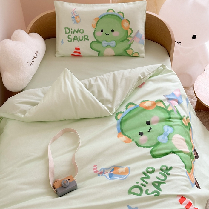 91家纺网 家纺一手货源 找家纺 嗨生活 2025新款A类全棉纯棉40s数码印花原创大版卡通幼儿园套件 幼儿园三件套 恐龙宝宝