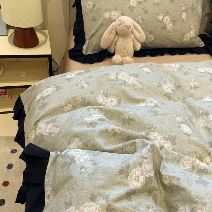 91家纺网 家纺一手货源 找家纺 （总）羚羊语家纺 2025秋冬新款复古小清新花边款40支全棉纯棉轻法式13372小清新喷气印花