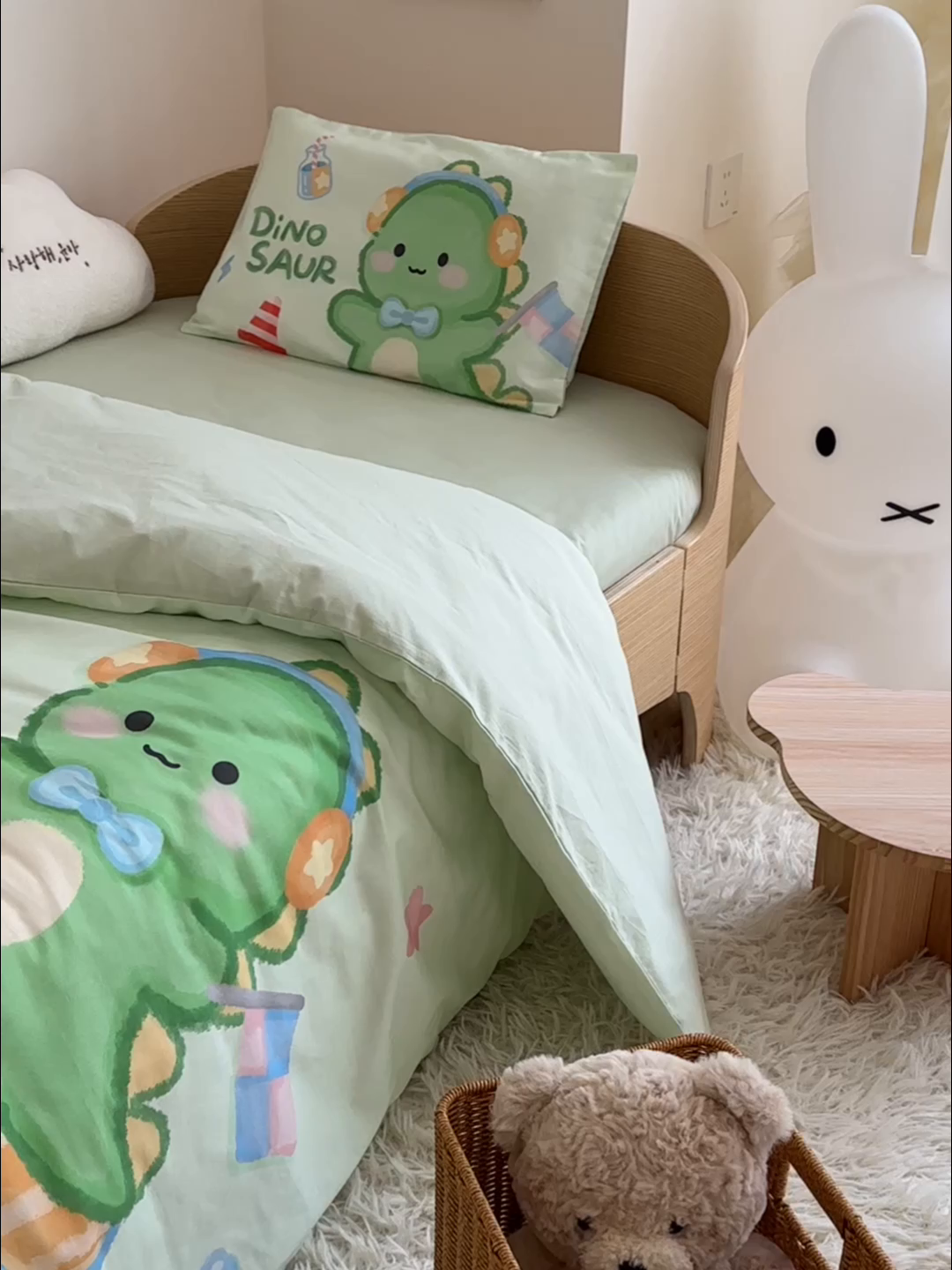 91家纺网 家纺一手货源 找家纺 嗨生活 2025新款A类全棉纯棉40s数码印花原创大版卡通幼儿园套件 幼儿园三件套 恐龙宝宝