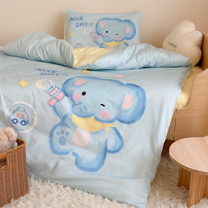 91家纺网 家纺一手货源 找家纺 嗨生活 2025新款A类全棉纯棉40s数码印花原创大版卡通幼儿园套件 幼儿园三件套 快乐小象